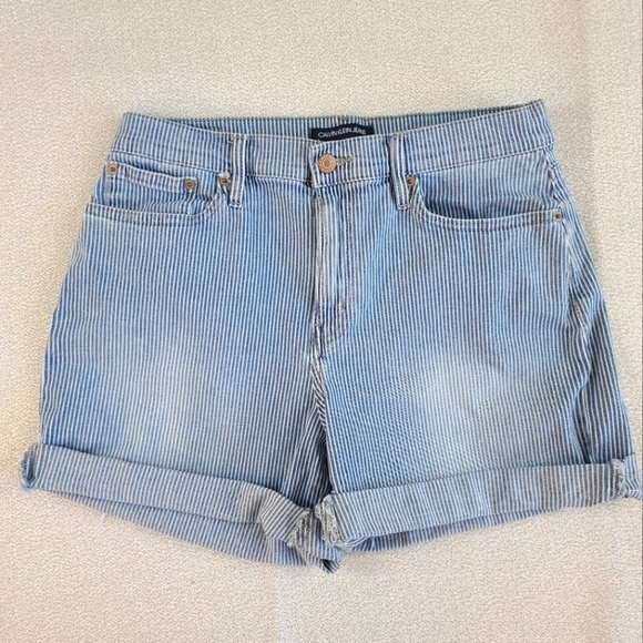 Calvin Klein Size 10 Denim Short Railroad Stripe Blue White Cuffed - Picture 1 of 6